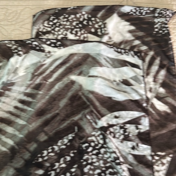 NEW🖤CHICO’S FERN/ANIMAL PRINT SCARF - Picture 5 of 8